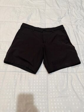 lululemon athletica Black Flat-Front Men's Shorts - Golf